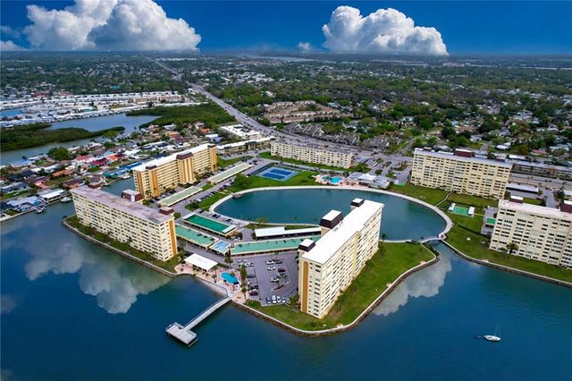 4650 COVE CIRCLE 209, St Petersburg, FL 33708