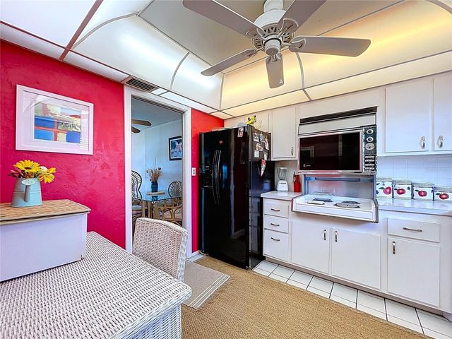 4650 COVE CIRCLE 209, St Petersburg, FL 33708