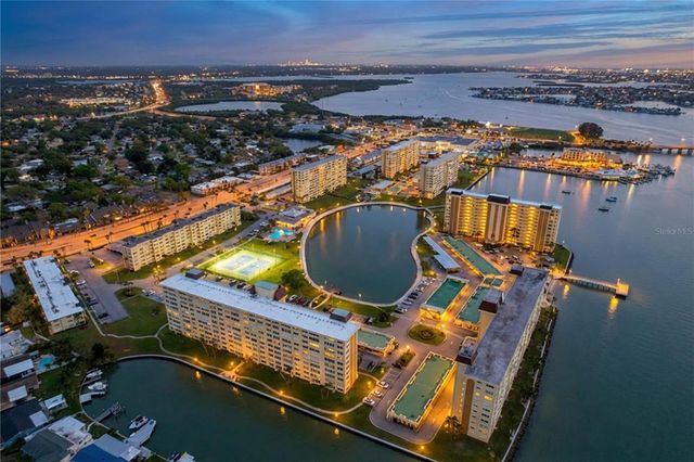 4650 COVE CIRCLE 209, St Petersburg, FL 33708