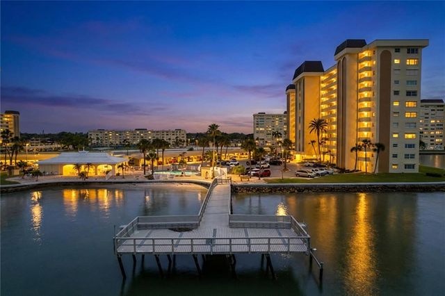 4650 COVE CIRCLE 209, St Petersburg, FL 33708