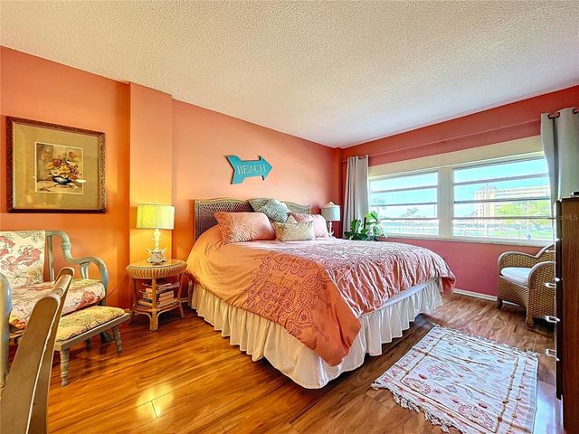 4650 COVE CIRCLE 209, St Petersburg, FL 33708