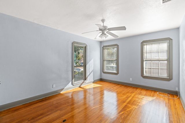 2725 Bowling Green Avenue, Dallas, TX 75216