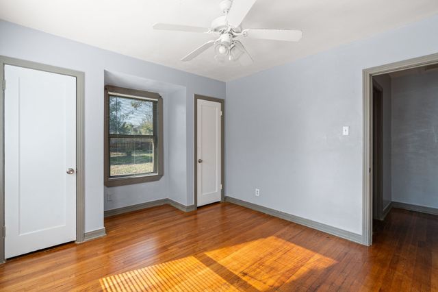 2725 Bowling Green Avenue, Dallas, TX 75216