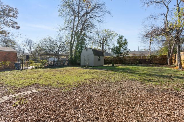 2725 Bowling Green Avenue, Dallas, TX 75216