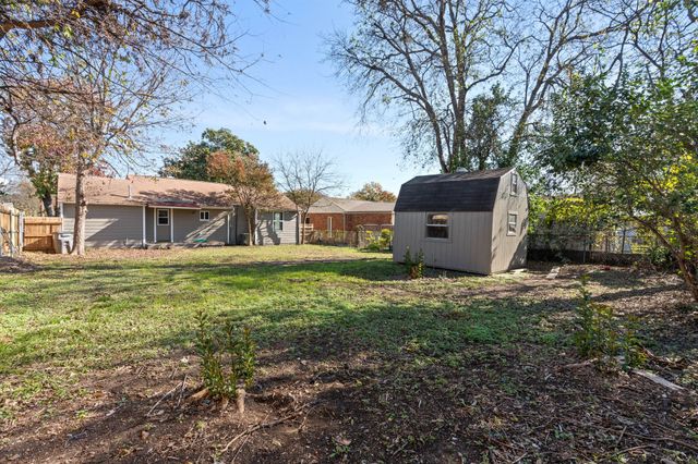 2725 Bowling Green Avenue, Dallas, TX 75216