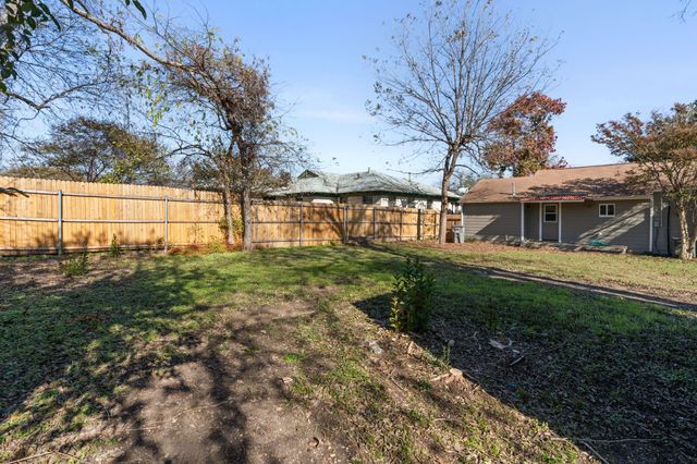 2725 Bowling Green Avenue, Dallas, TX 75216