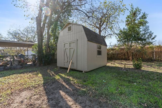 2725 Bowling Green Avenue, Dallas, TX 75216