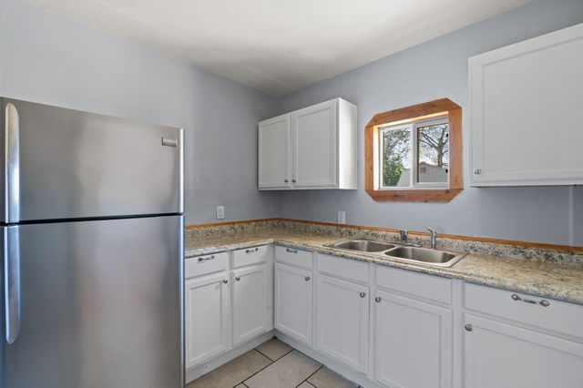 2725 Bowling Green Avenue, Dallas, TX 75216