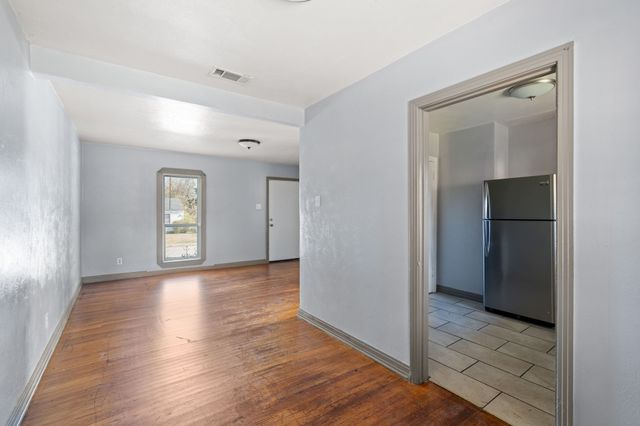 2725 Bowling Green Avenue, Dallas, TX 75216