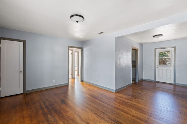 2725 Bowling Green Avenue, Dallas, TX 75216