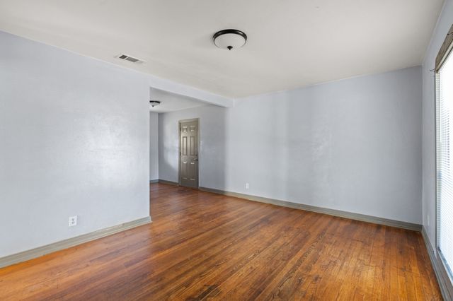 2725 Bowling Green Avenue, Dallas, TX 75216