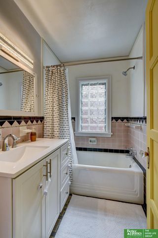 5035 Charles Street, Omaha, NE 68132