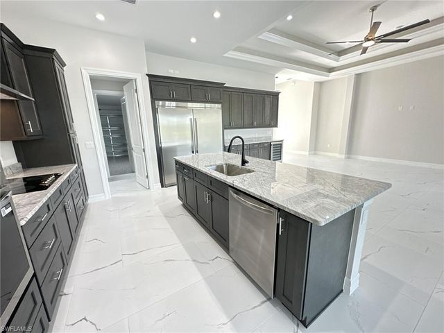 3915 Kismet PKWY W, Cape Coral, FL 33993