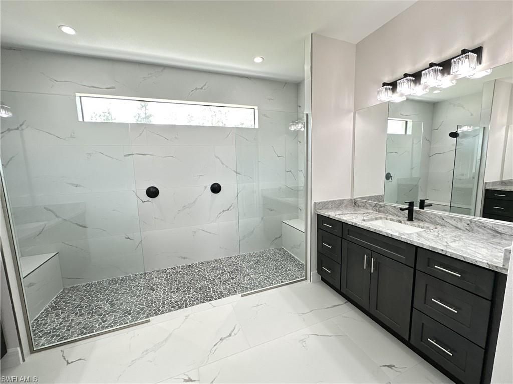 Image 4 of property listing at 3915 Kismet PKWY W, Cape Coral, FL 33993