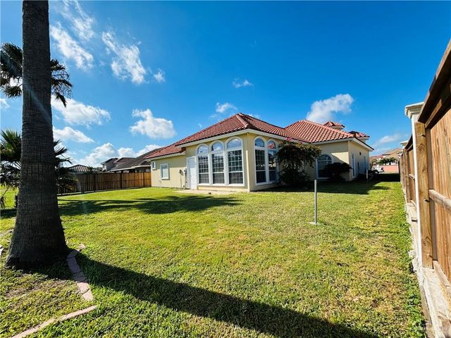 2613 N Woods N Drive, Edinburg, TX 78542