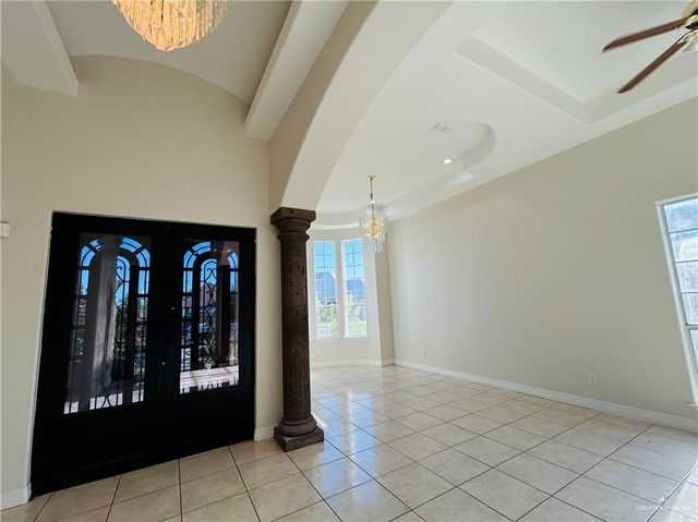 2613 N Woods N Drive, Edinburg, TX 78542