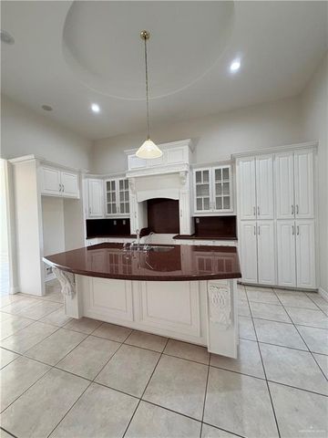 2613 N Woods N Drive, Edinburg, TX 78542