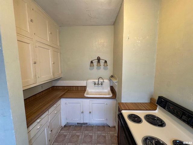 2721 N Harrison Street, Davenport, IA 52803