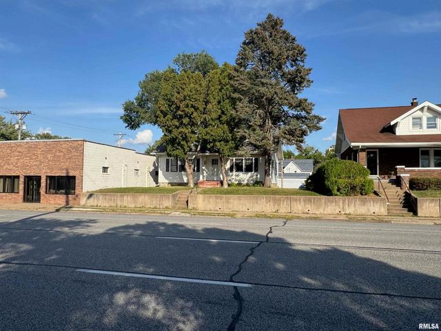 2721 N Harrison Street, Davenport, IA 52803