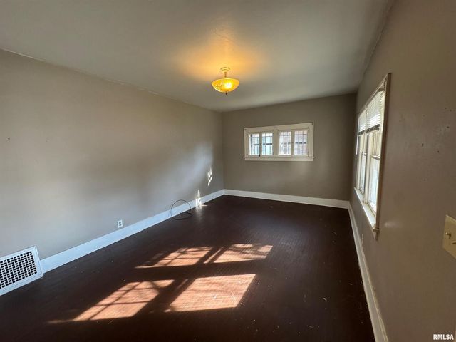 2721 N Harrison Street, Davenport, IA 52803