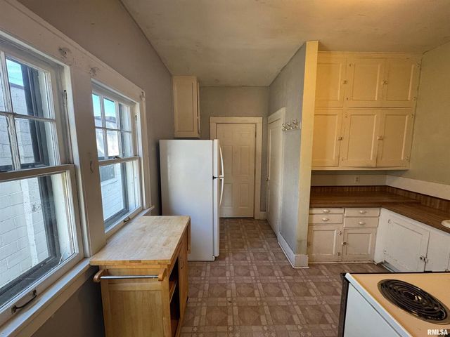 2721 N Harrison Street, Davenport, IA 52803