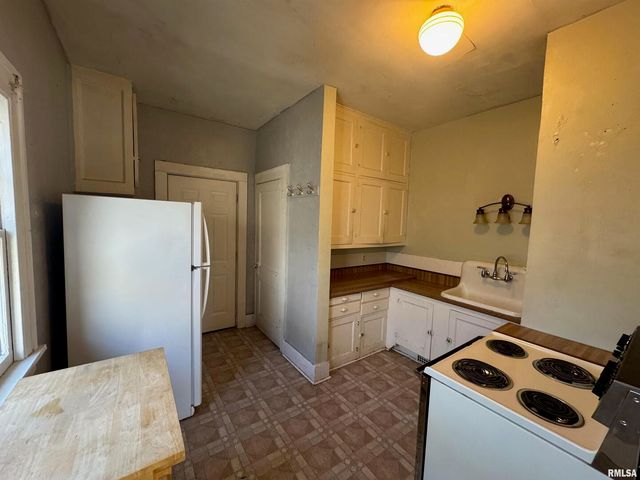 2721 N Harrison Street, Davenport, IA 52803