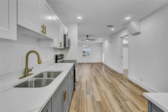 3709 S Hughes Avenue, Fort Worth, TX 76119