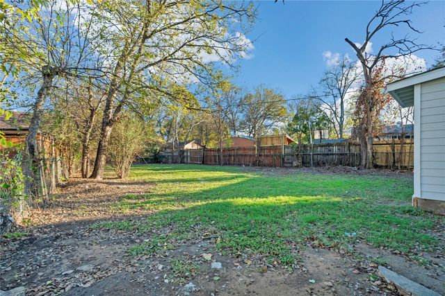 3709 S Hughes Avenue, Fort Worth, TX 76119
