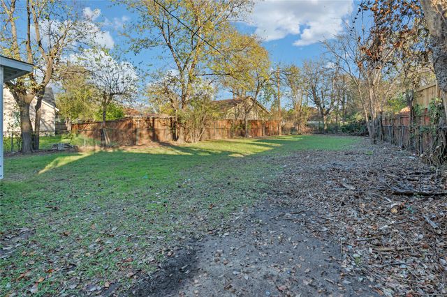 3709 S Hughes Avenue, Fort Worth, TX 76119