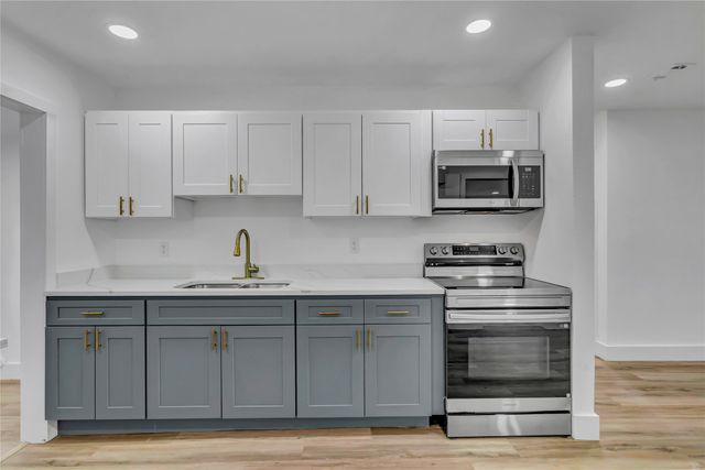 3709 S Hughes Avenue, Fort Worth, TX 76119