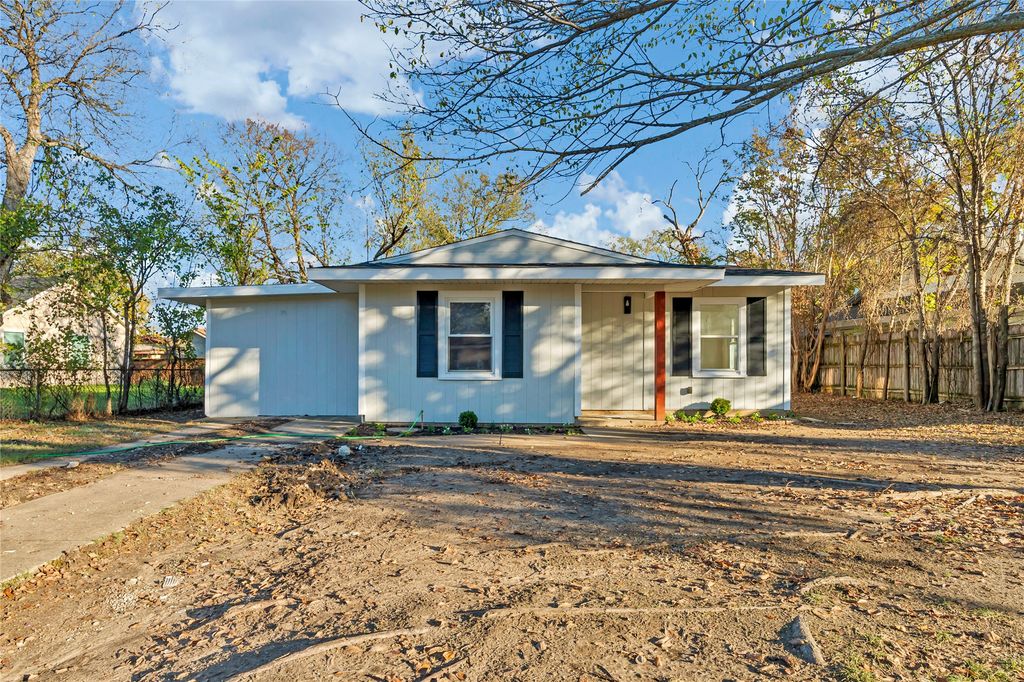 3709 S Hughes Avenue, Fort Worth, TX 76119