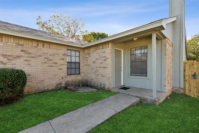 204 S New Hope Road, Kennedale, TX 76060