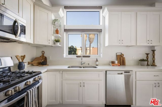 155 S Oxford Avenue 201, Los Angeles, CA 90004