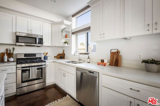 155 S Oxford Avenue 201, Los Angeles, CA 90004