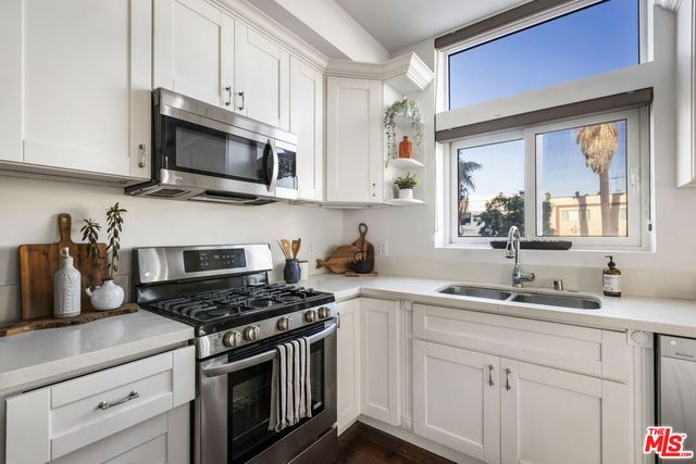 155 S Oxford Avenue 201, Los Angeles, CA 90004