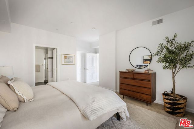 155 S Oxford Avenue 201, Los Angeles, CA 90004