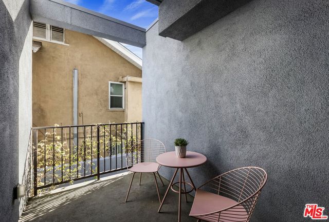 155 S Oxford Avenue 201, Los Angeles, CA 90004