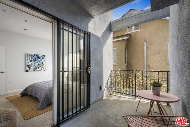 155 S Oxford Avenue 201, Los Angeles, CA 90004