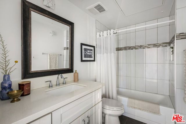 155 S Oxford Avenue 201, Los Angeles, CA 90004