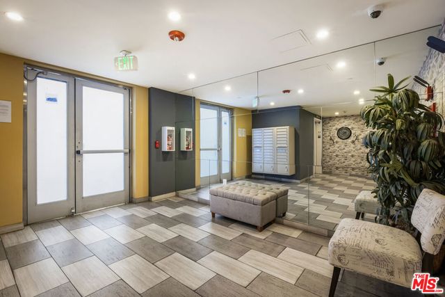 155 S Oxford Avenue 201, Los Angeles, CA 90004