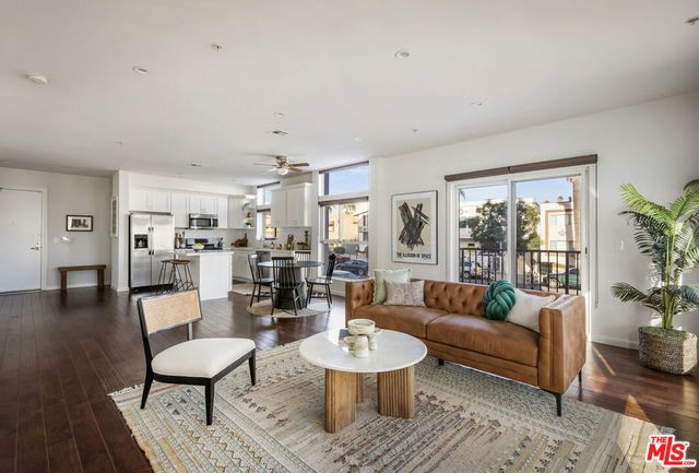 155 S Oxford Avenue 201, Los Angeles, CA 90004