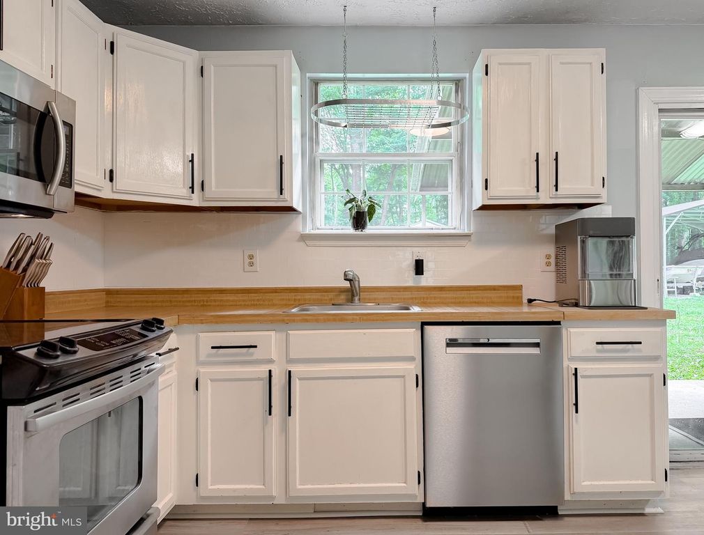 Image 14 of property listing at 6345 HOOVER LN, Bryans Road, MD 20616