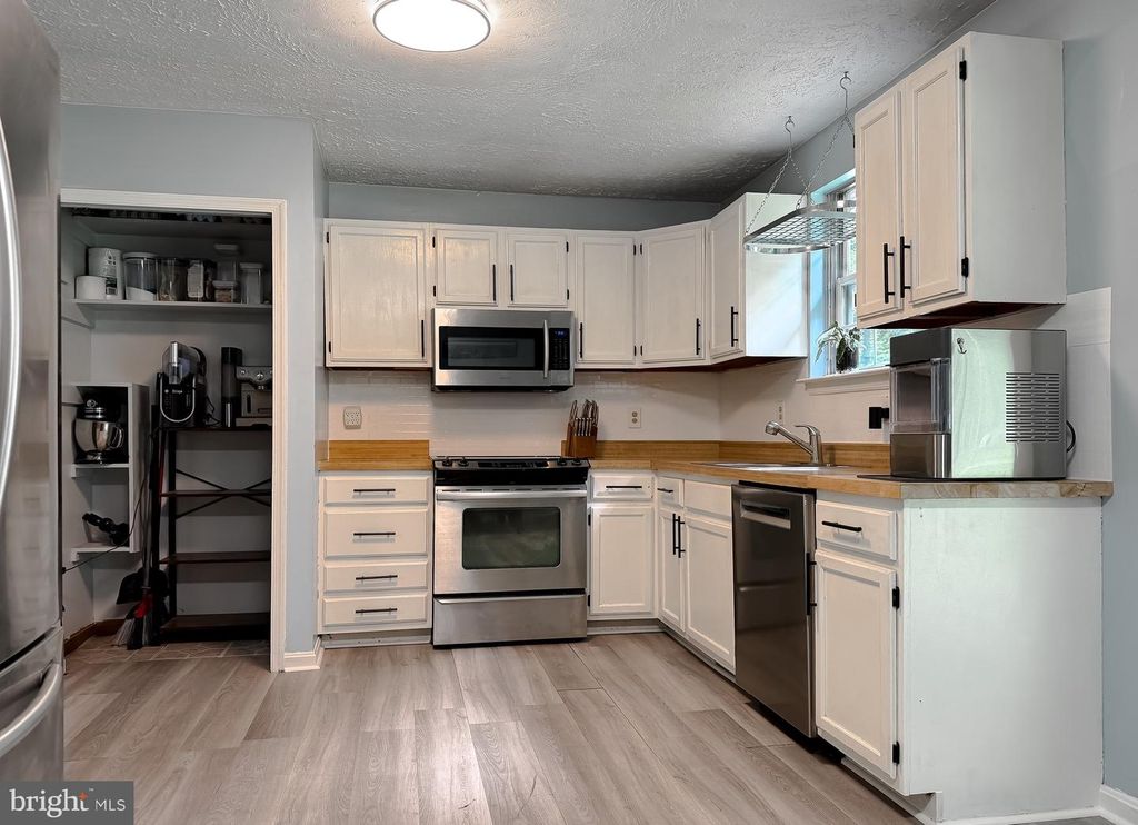 Image 15 of property listing at 6345 HOOVER LN, Bryans Road, MD 20616