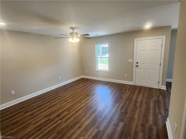 199 S 12th Avenue, Mayodan, NC 27027