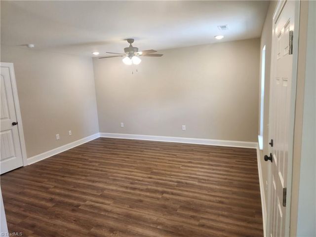 199 S 12th Avenue, Mayodan, NC 27027