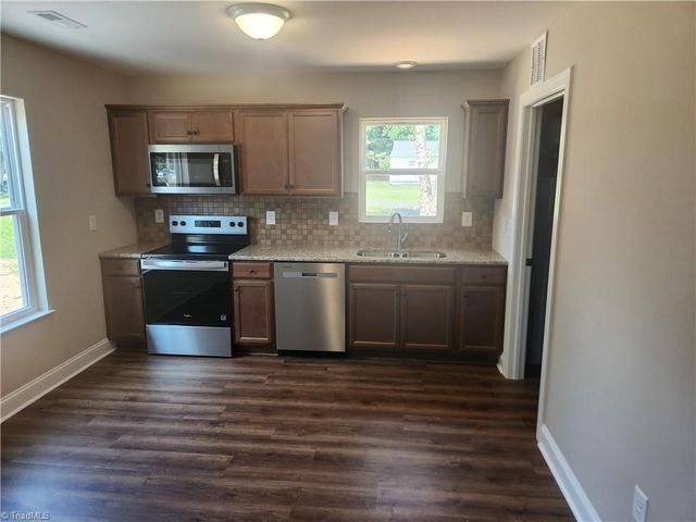 199 S 12th Avenue, Mayodan, NC 27027