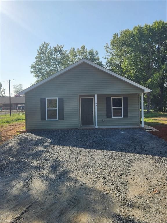 199 S 12th Avenue, Mayodan, NC 27027