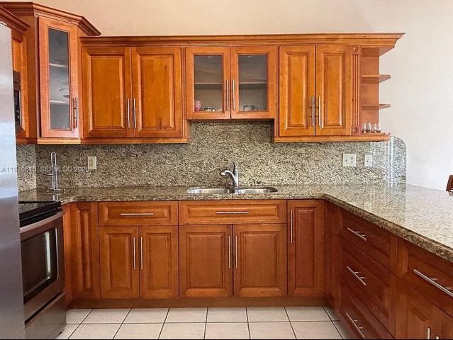 14642 SW 50th Ter, Miami, FL 33175