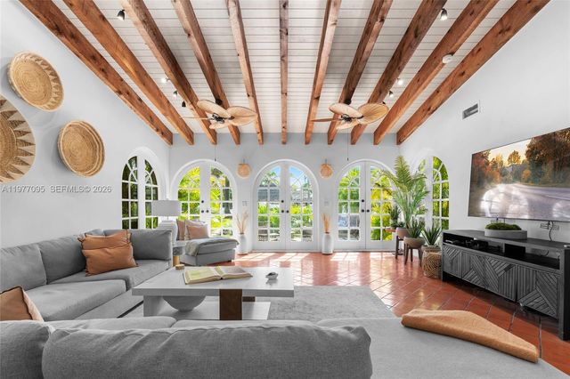 1028 NE 84th St, Miami, FL 33138