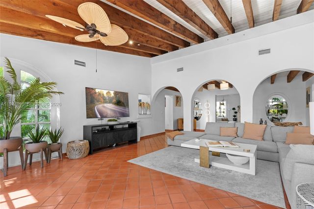 1028 NE 84th St, Miami, FL 33138